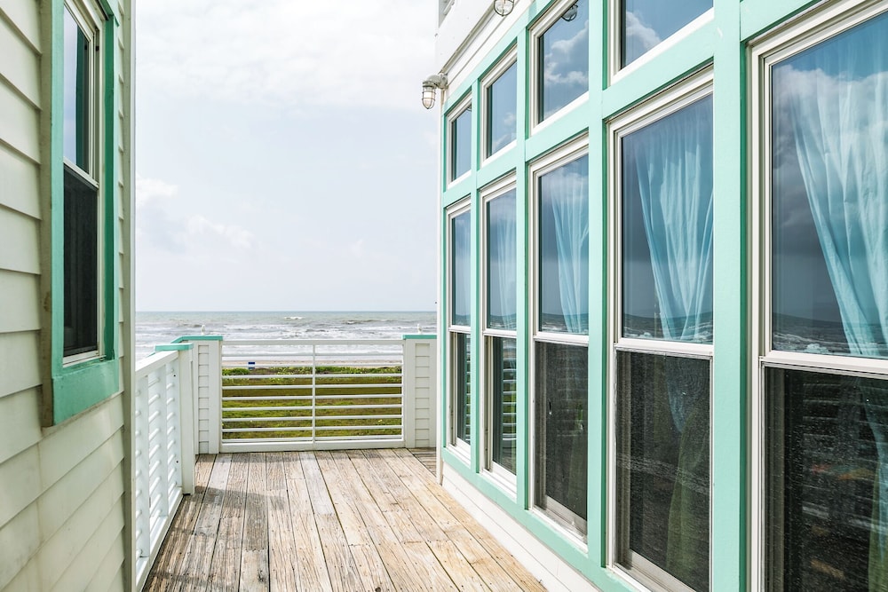 Beachfront Melody by Ryson Vacation Rentals