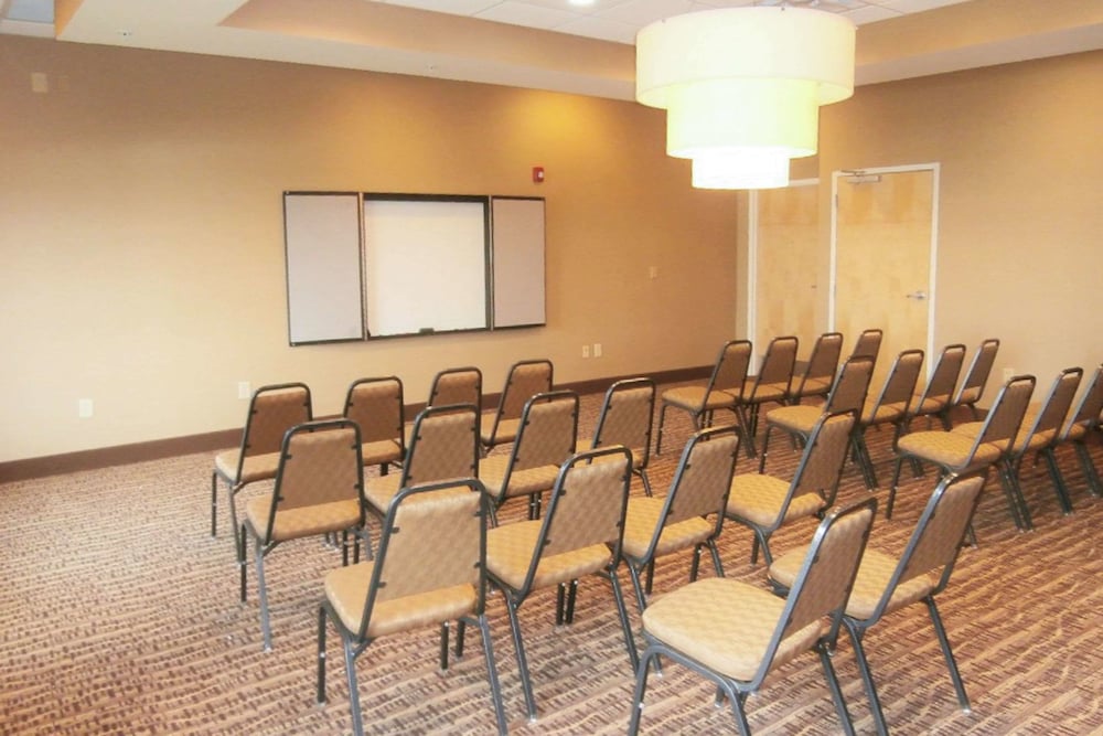 Smyrna Vacations - Comfort Suites Smyrna - Property Image 5
