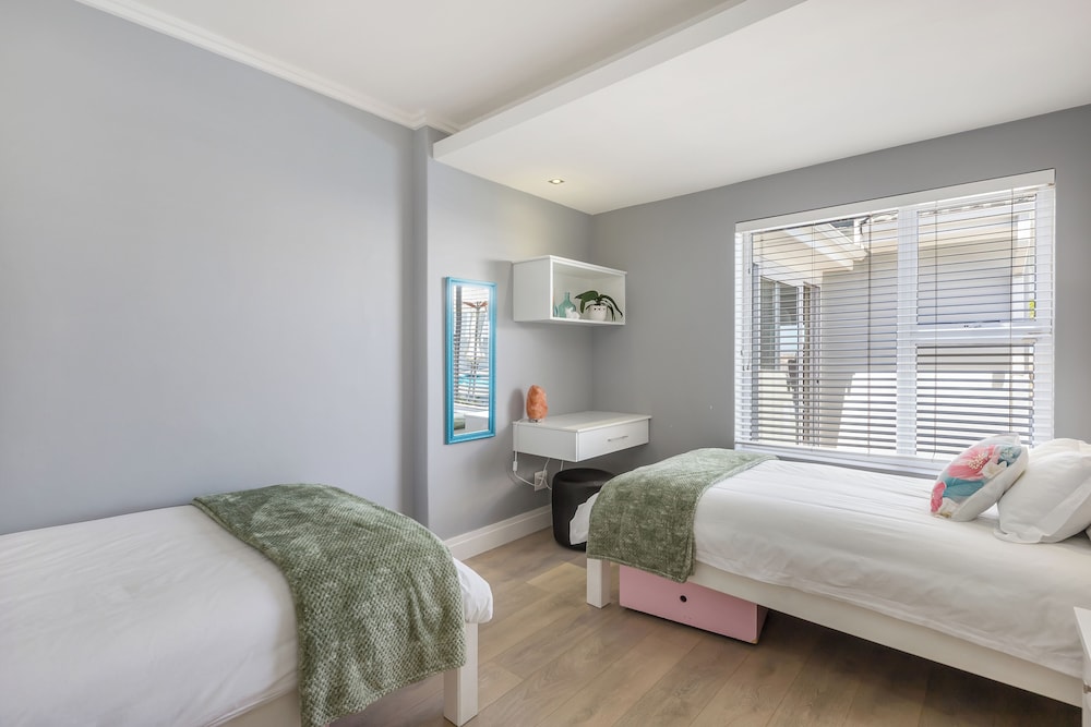 Beachfront, Private Pool, Pizza Oven, Pool Table, Fast Internet, Family Friendly