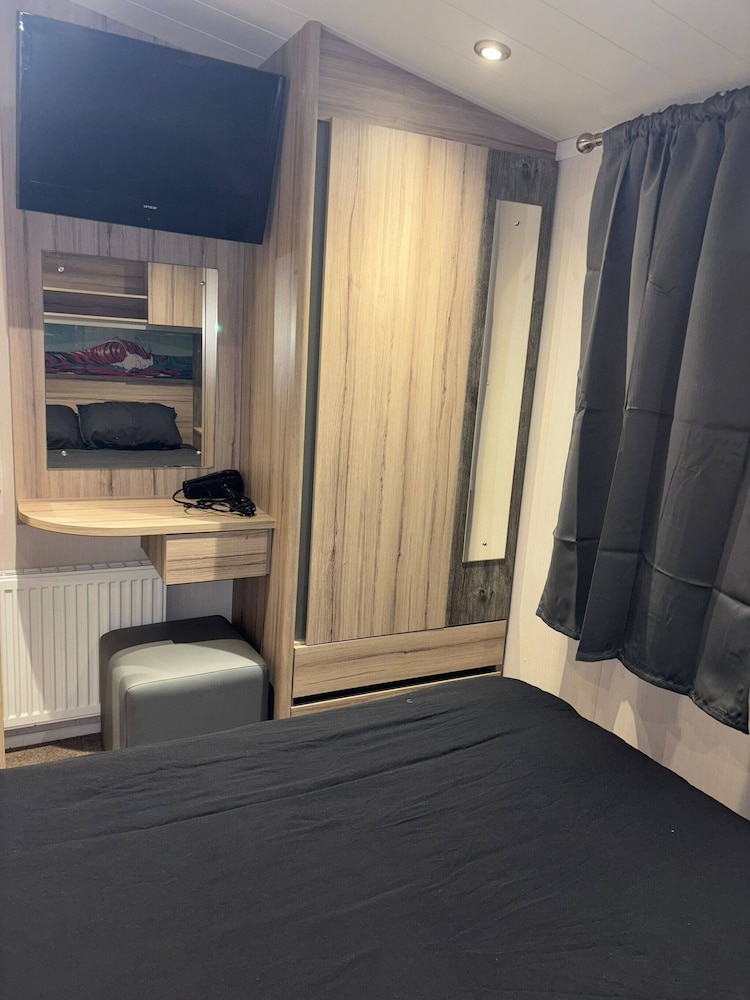 Cozy 3 Bedroom Mobile Home in Longniddry, Perfect for Families