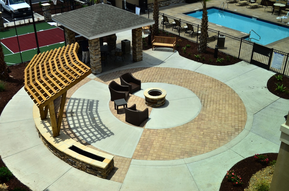 Jacksonville Vacations - Staybridge Suites Jacksonville - Camp Lejeune Area, an IHG Hotel - Property Image 2