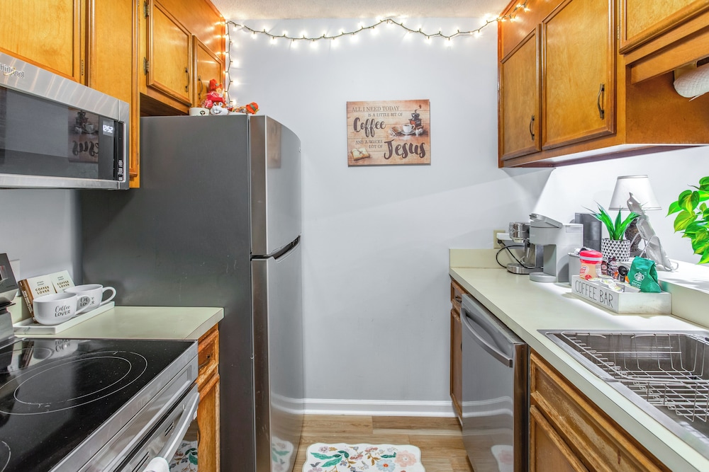 1/2 Mi to Shore: Condo w/ Balcony in Myrtle Beach!