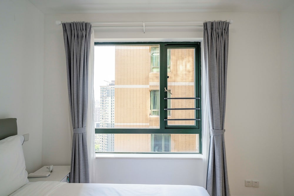 Tyms Spacious 4BR 2BA Apt Xujiahui
