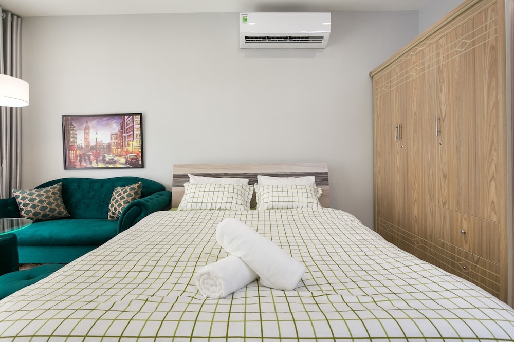 Jennifer House - Millenium Apartment