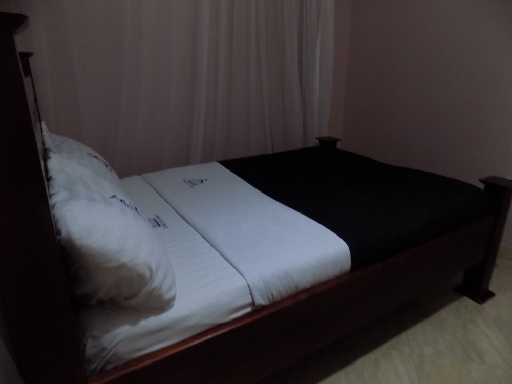 Elegant Motel view 2