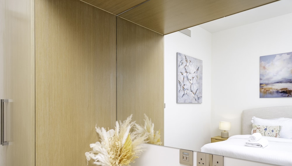 Sleek 1BR in Burj Royale with Canal View