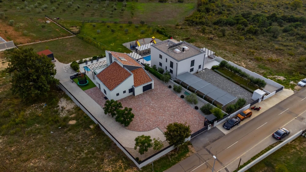Villa Descansa in Dracevac Ninski view 2