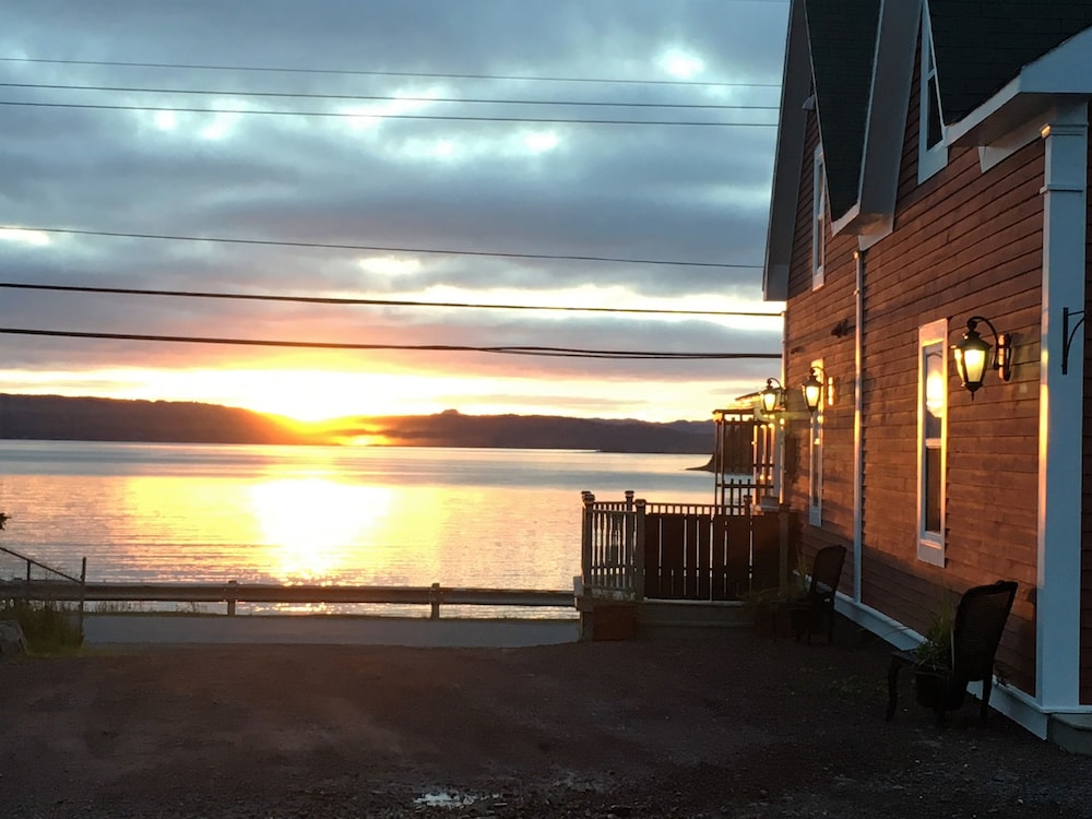 Inn By The Bay