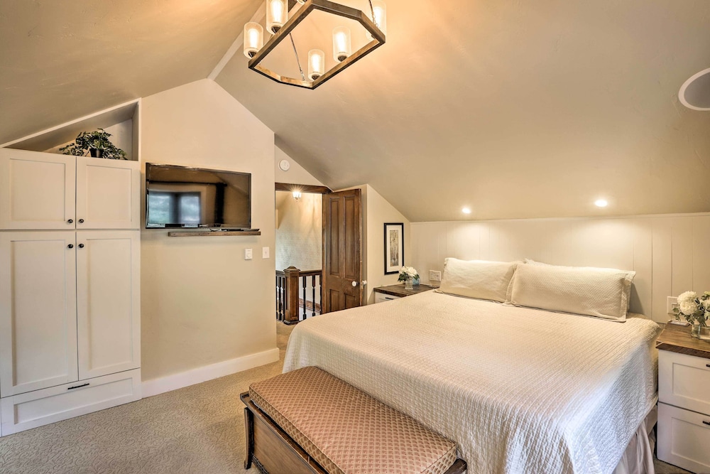Family Home in Georgetown: Walk to Town & Railroad view 5