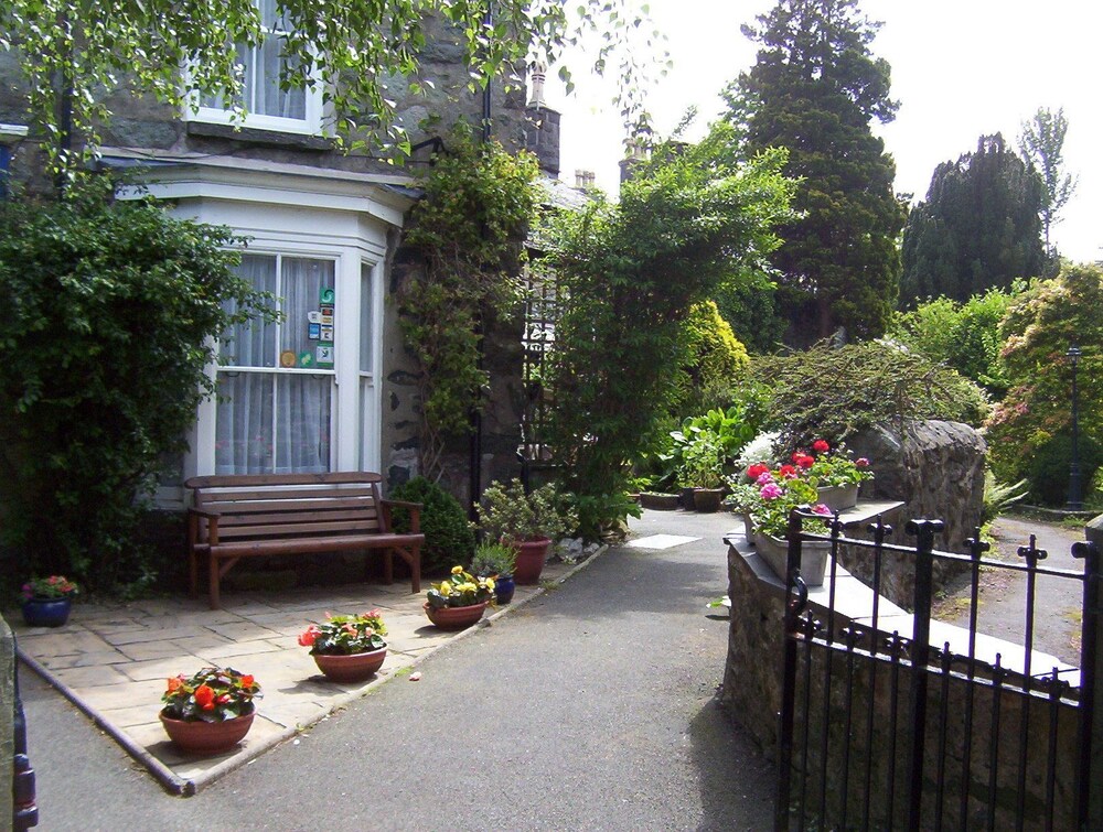 Ivy House