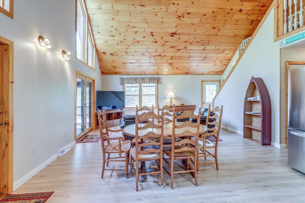 Peaceful Family Cabin on Schroon River!