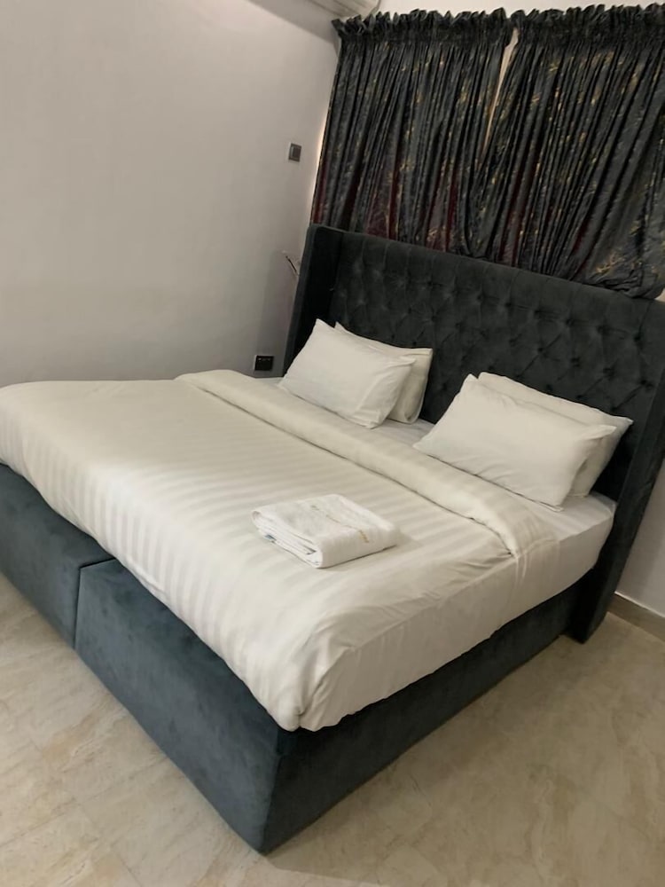ELLEX SLEEVES APARTMENT