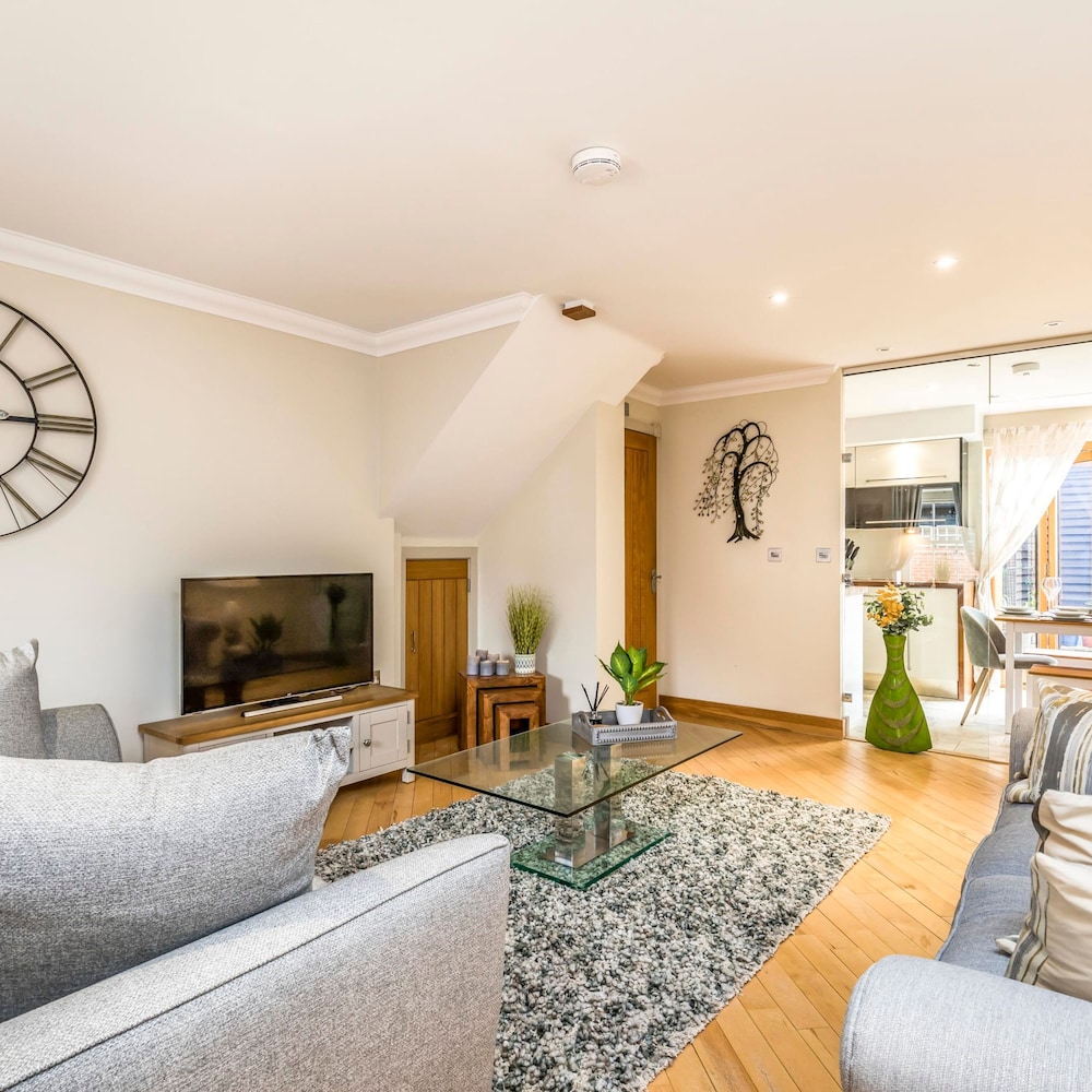Stylish 3 Bed With Double Carport