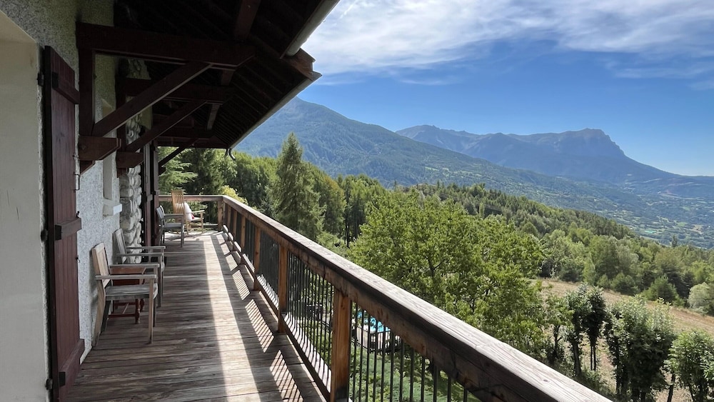 Holiday Home With Sauna, Saint-sauveur