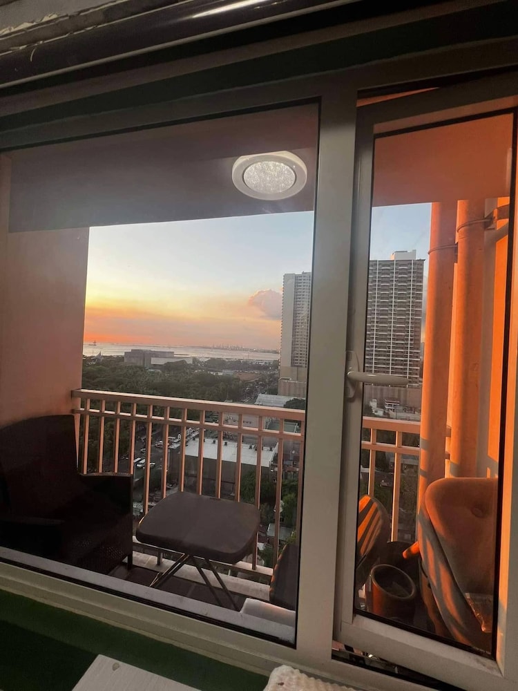 Breeze Residences Condos