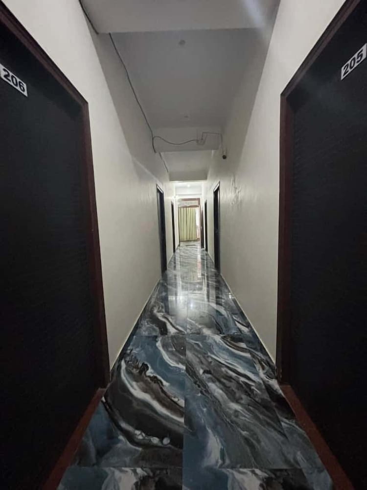 Hotel Awadh Pearl