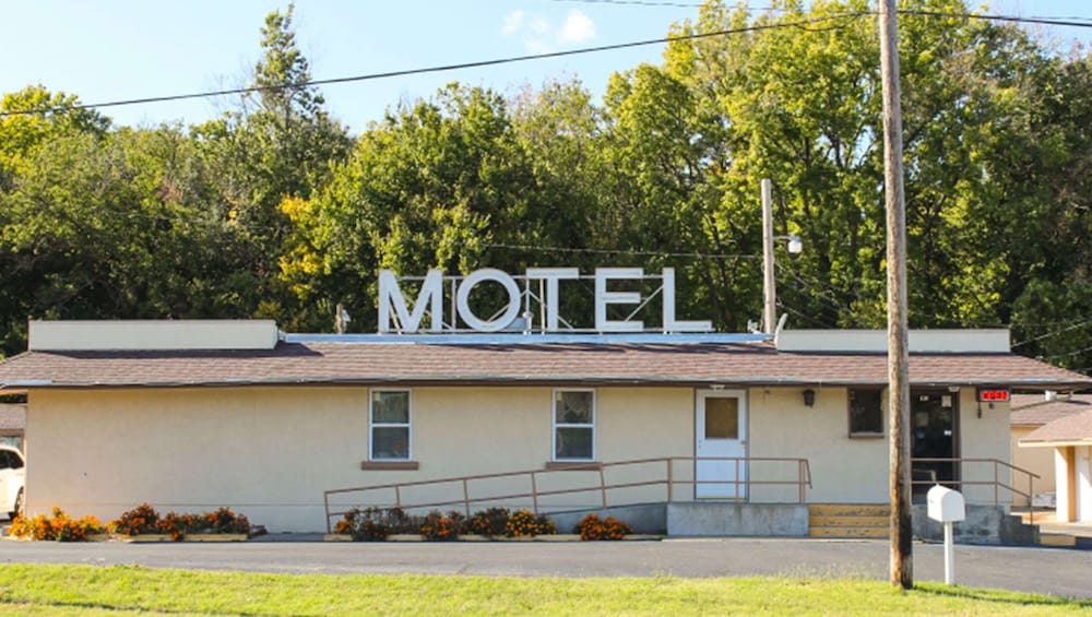 Junction City Vacations - Budget Host Golden Wheat Motel - Property Image 15