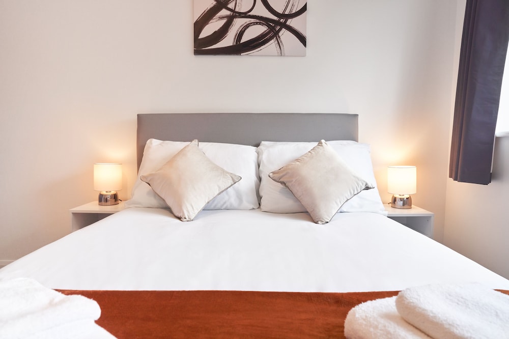 Stunning 3-bed House in Central Milton Keynes view 5