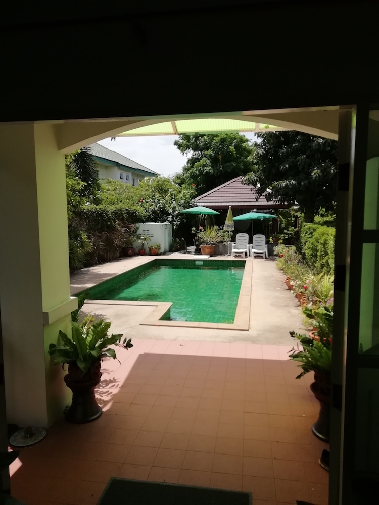 Baan Peacock