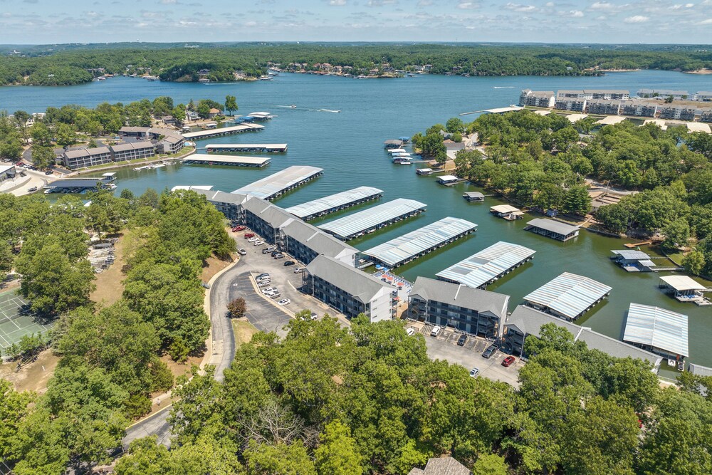 Condo w/ Community Pool & Boat Ramp in Osage Beach view 4