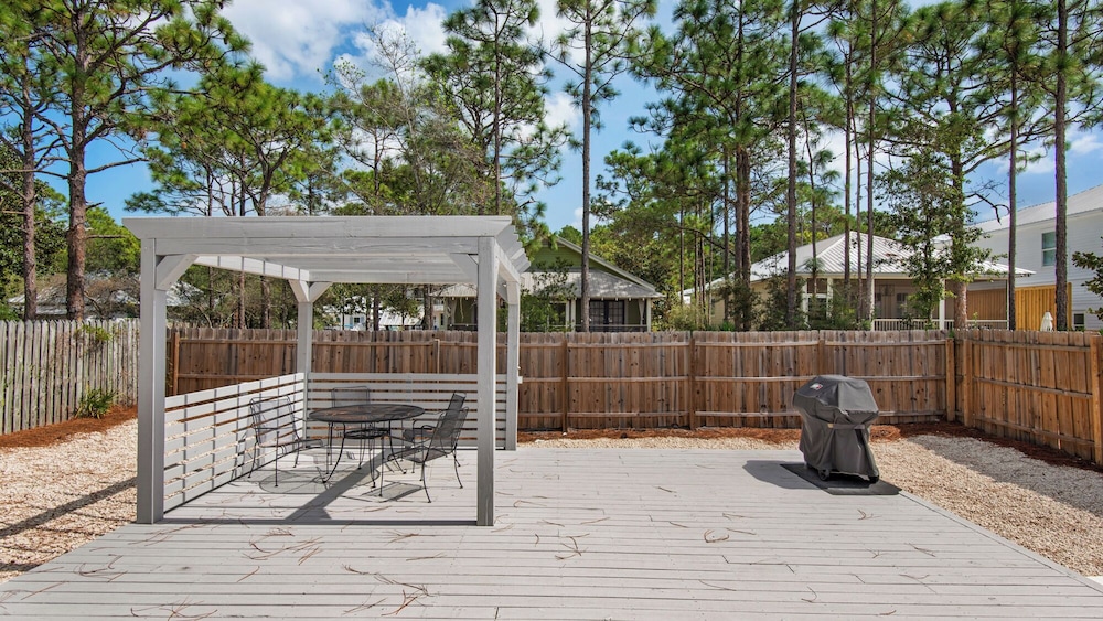 Private Saltwater Pool in Seagrove, Garage Parking, Sleeps 13 view 2