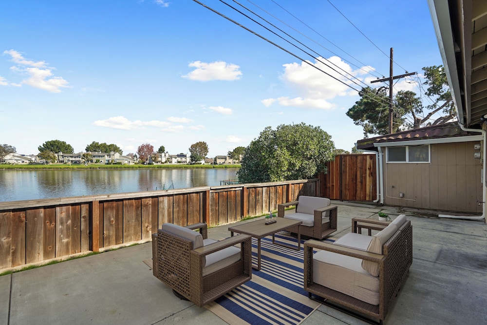 Lakefront Retreat WaterViews 3BR 1.5BA