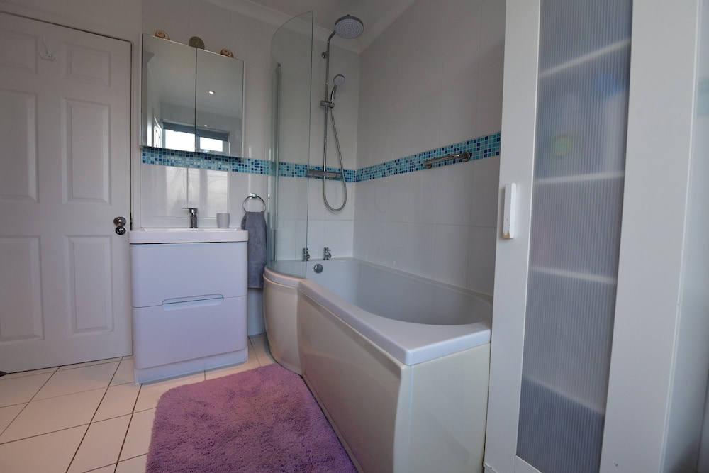 2Bd Garden Home - A Short Walk To Stonehenge