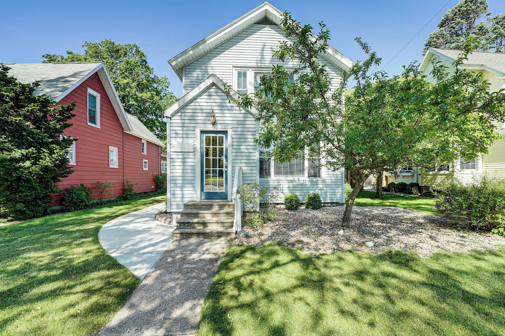 Ludington Home w/ 6 Bicycles < 1 Mi to Beach!