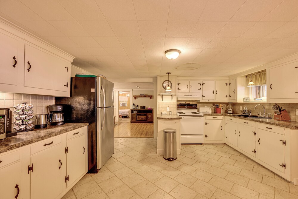 Home w/ Outdoor Entertainment Area in Ashland!