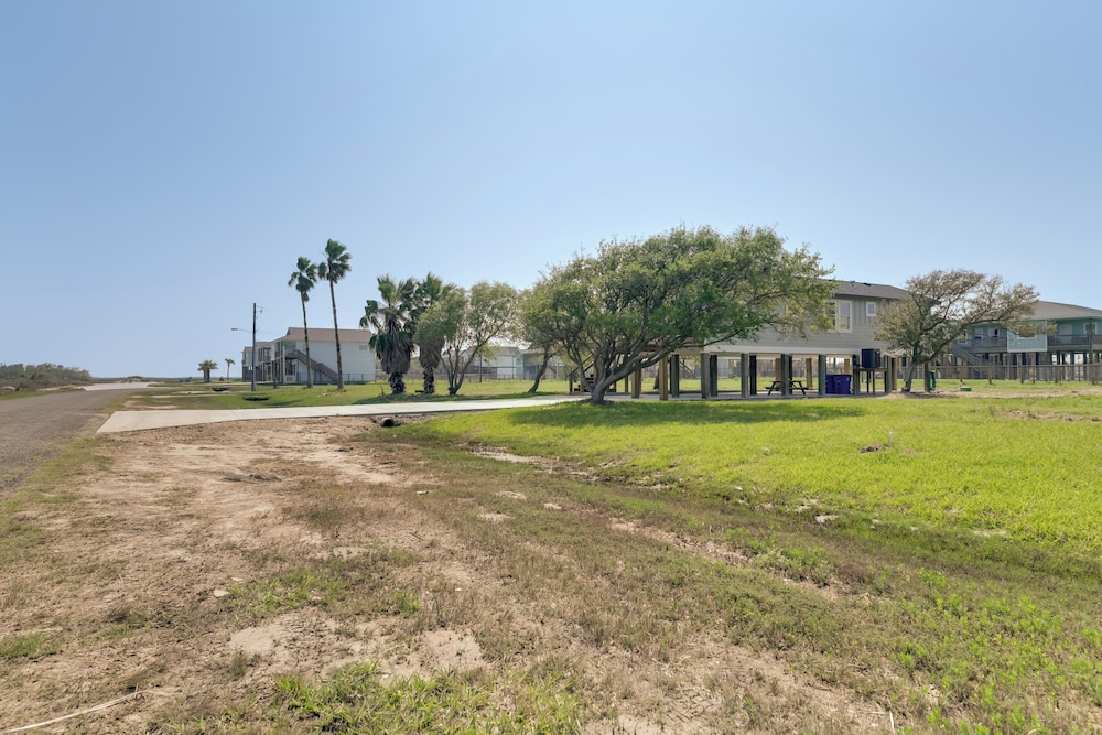 3 Mi to Rockport Beach: Home Near Aransas Bay