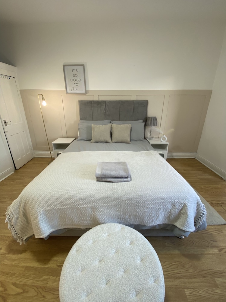 Spacious 2-bed Near Etihad-games Room-free Parking