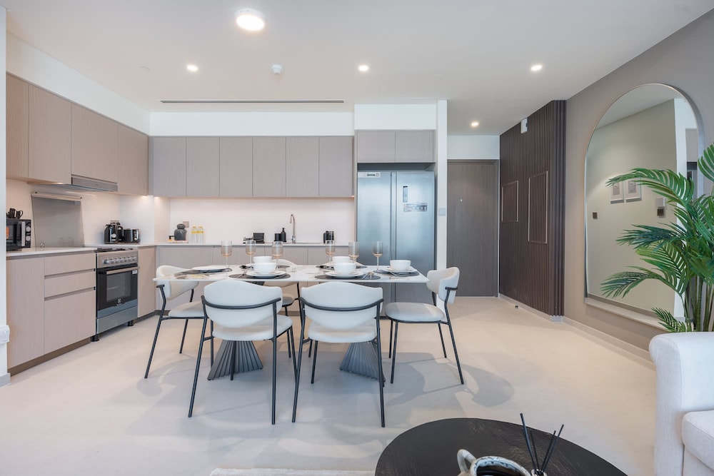 Cozy 2-bedroom Apartment Perfect for Family in Downtown With Burj Khalifa Views