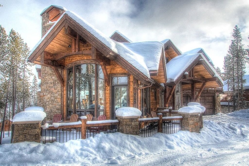 Slopeside Manor 6 Bedroom Home by RedAwning view 5