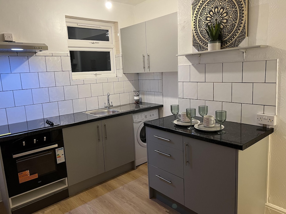 Hotel De Luxe Apartment in Leicester - Image 1