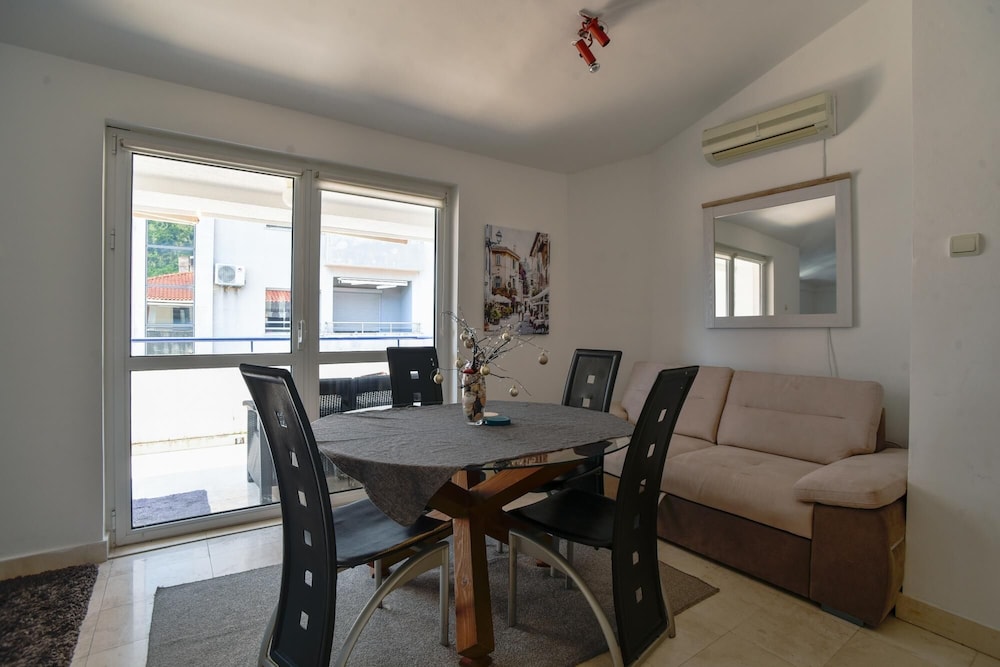 Sea View Flat w Balcony 10 min to Budva Beach view 4