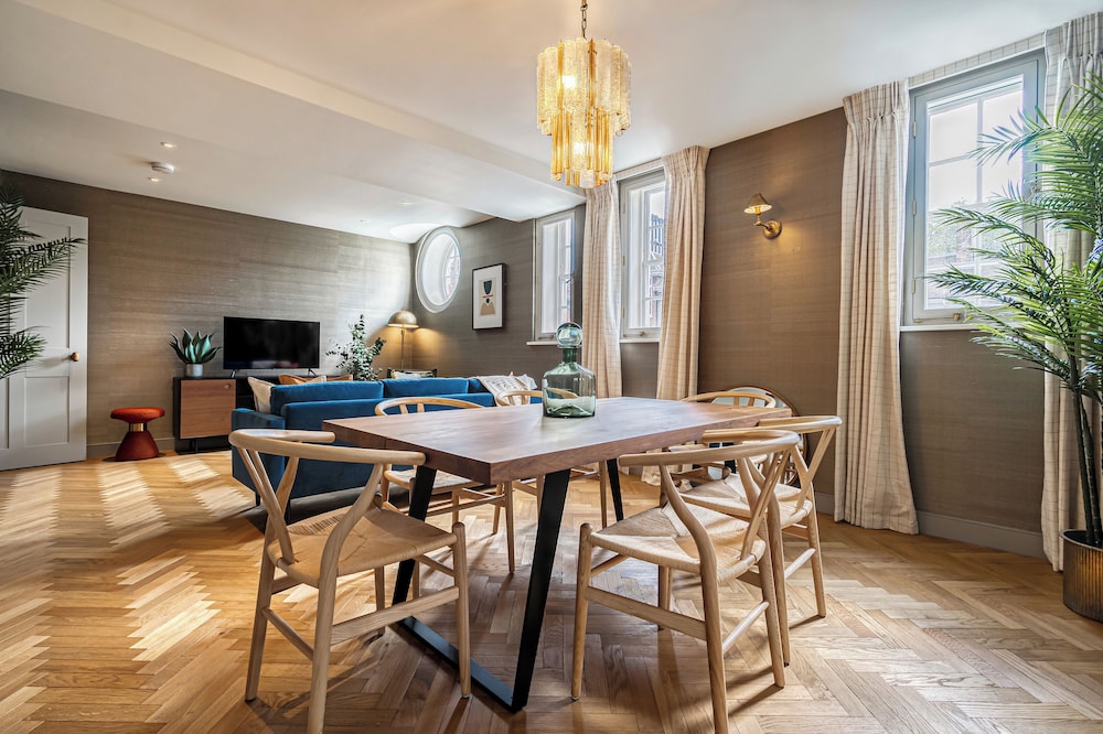 Luxury flats near Big Ben and London Eye