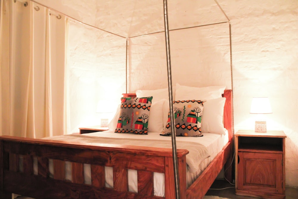 3 Bedroom House Sleeps 6, Mini Bar, Free Parking view 2