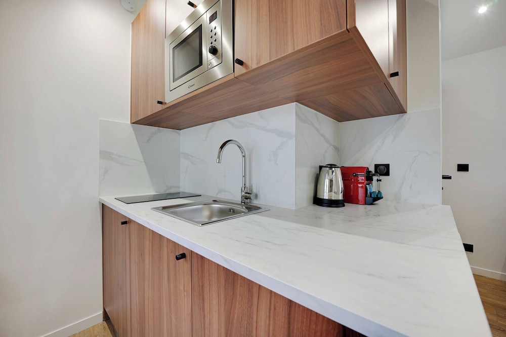 Modern Apt - 2bd/6p - Near Paris view 4