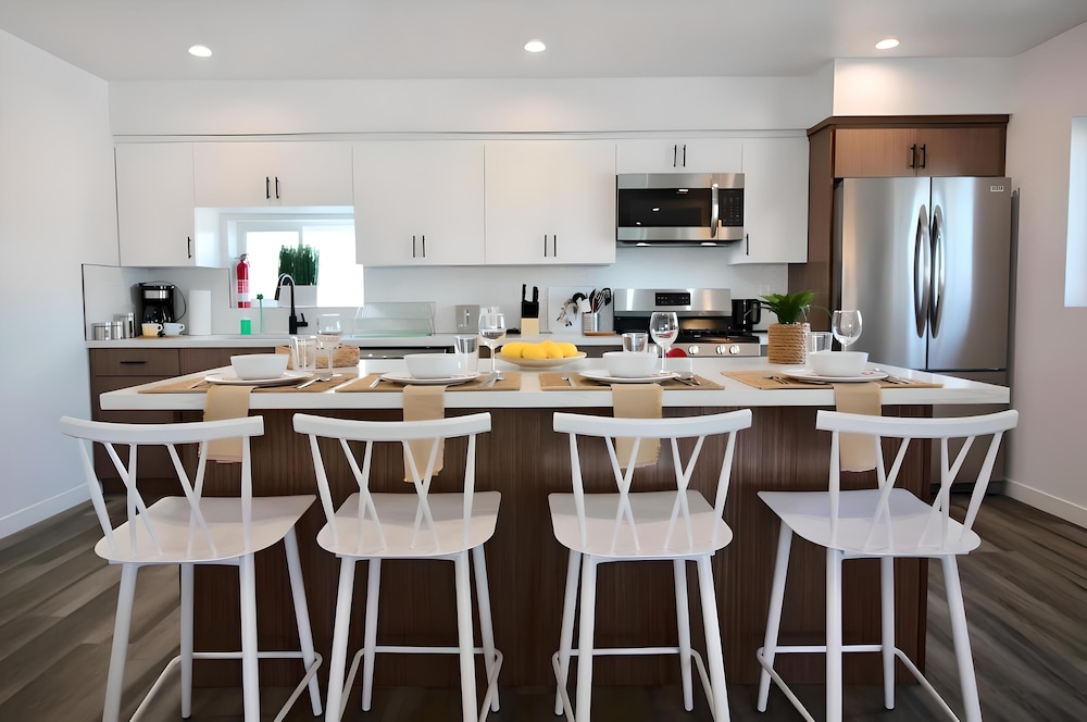 Los Angeles 3BR Villa Suites-FreeParking - Image 5