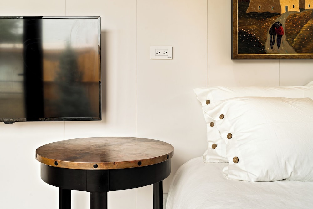 LUXX LODGE Glamping and Taos RV Park