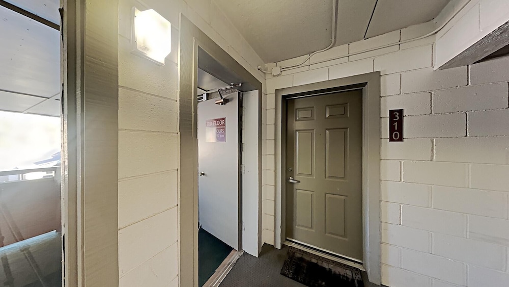 Spacious 3 Bed 3 Bath Condo with 3 Spas and Great View - Just Steps Away from Ski Adventure! by RedAwning view 5