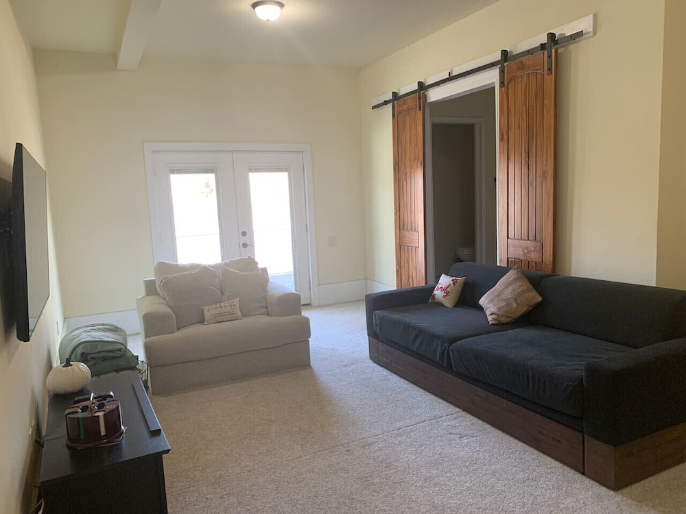 Vacation Home Near Golf Course Hiking Sleeps 20