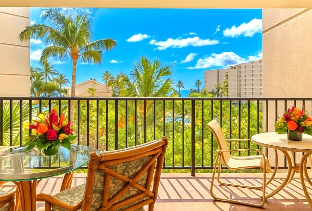 Kaanapali Shores Free CAR by KBM Ml-1538