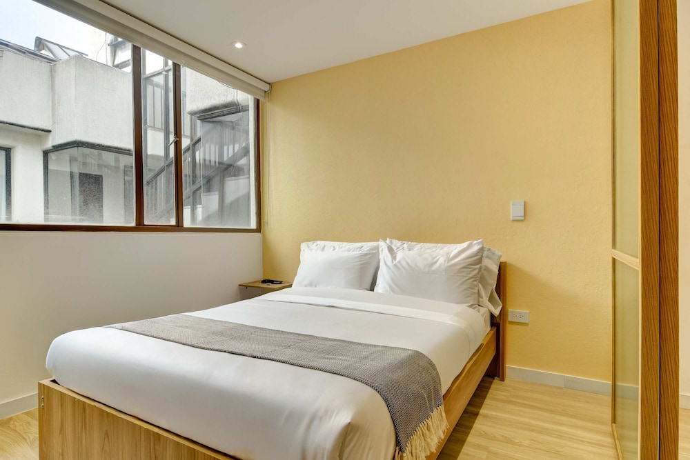 w Startling 2BR Apartment in Trendy Zona T