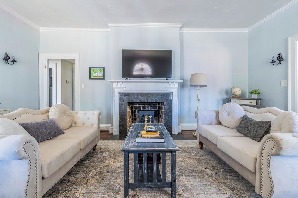 Cozy Martin House in Columbus - 3BR