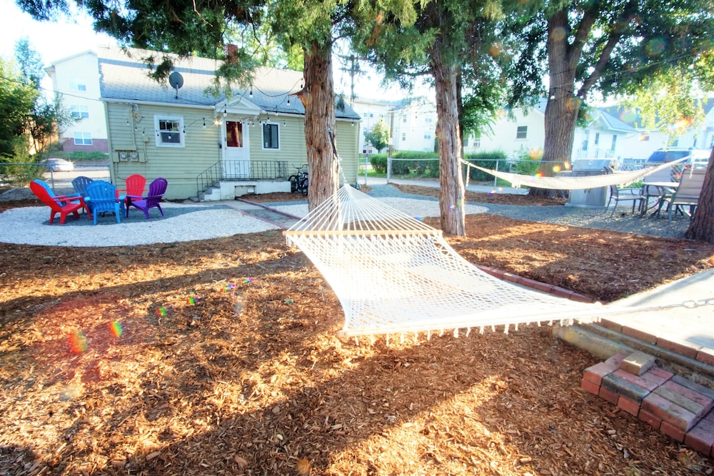 UNC Hideaway King Beds, Backyard & Bicycles