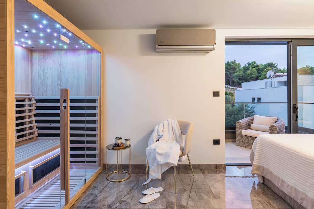 Villa Palace Al Nera Luxurius at sea With 2 Swimming Pools Saunas