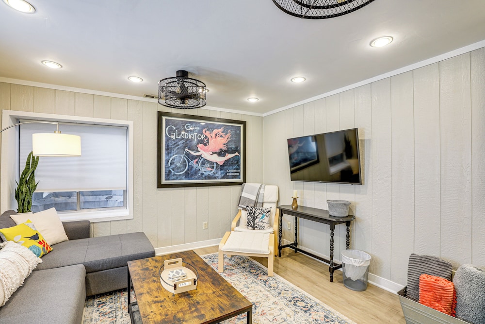 Walk to Empower Field & Sloan Lake: Charming Apt!