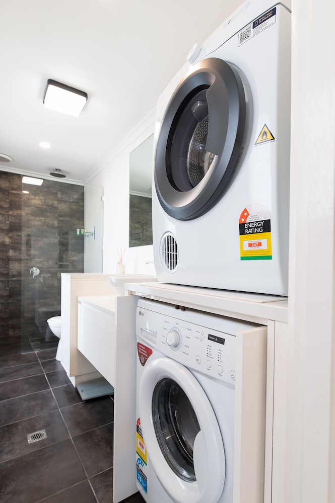 Lovely 2BR Home in Norwood