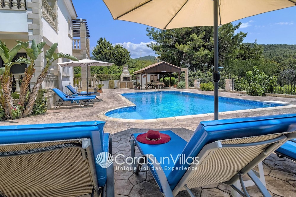 Away-from-it-all, Exceptional Sea Views Sleeps 10
